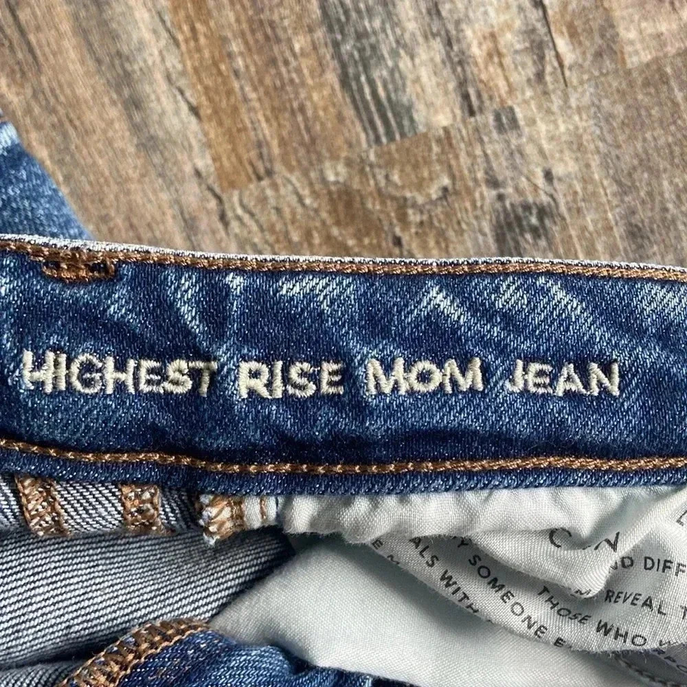 American Eagle |  Highest Rise Mom Jeans - Picture 5 of 7